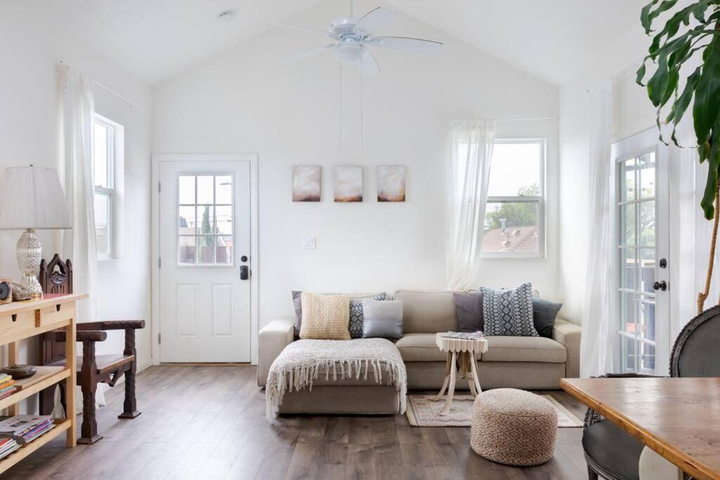 Take It Easy On The Porch In A Hollywood Hideaway Villa Los Angeles Eksteriør billede