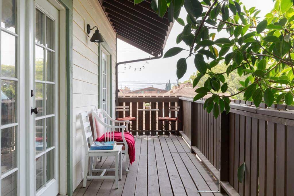 Take It Easy On The Porch In A Hollywood Hideaway Villa Los Angeles Eksteriør billede