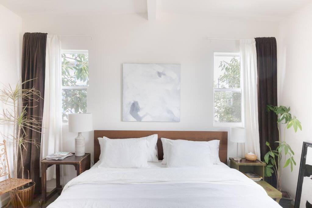 Take It Easy On The Porch In A Hollywood Hideaway Villa Los Angeles Eksteriør billede